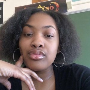 Meet your Posher, Adonya